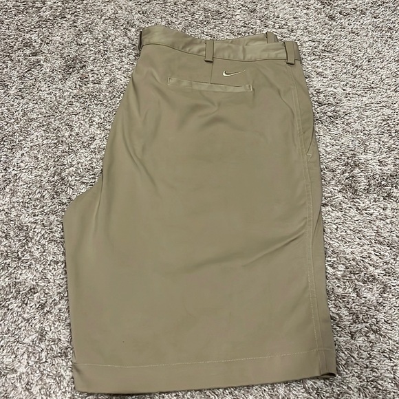 Mens Nike golf shorts great condition - Picture 1 of 2